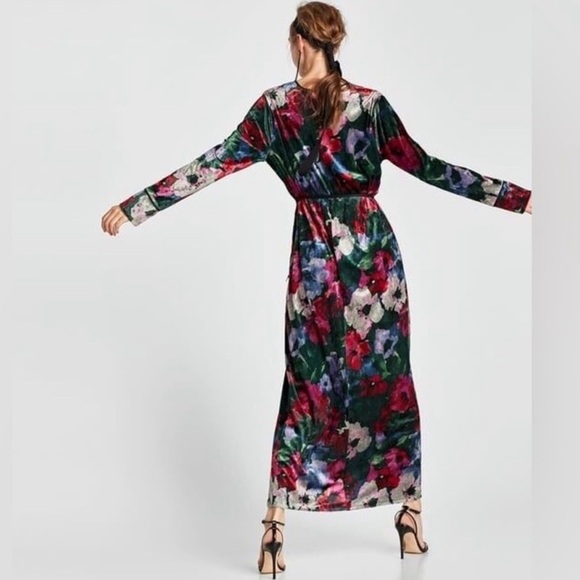 “ZARA” Floral Velvet Wrap Kimono Dress - Picture 4 of 16